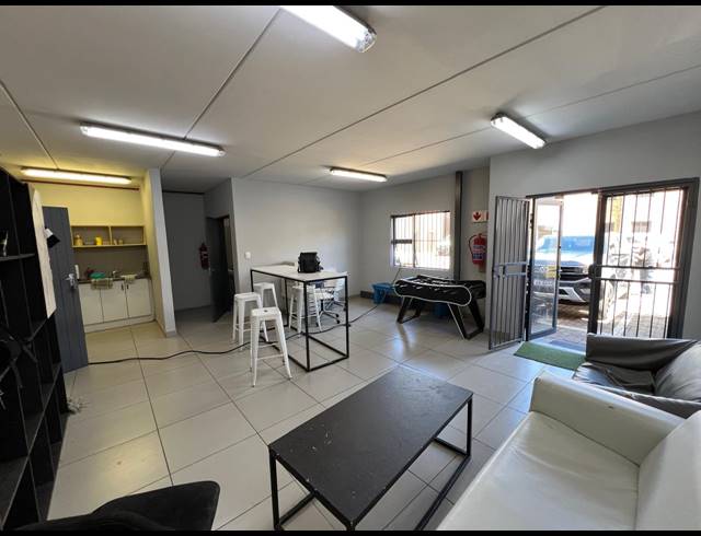 410M² WAREHOUSE TO LET IN STRIJDOMPARK